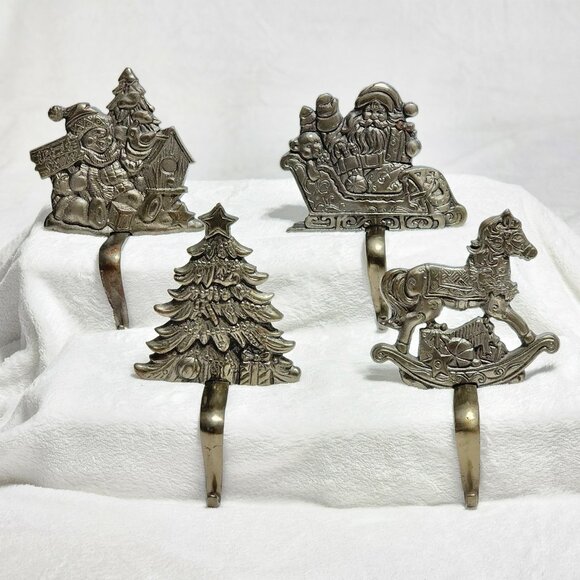 Noel Grandeur Christmas Cast Iron Vintage Stocking Hangers 4pc Set COLLECTIBLE - Picture 9 of 10